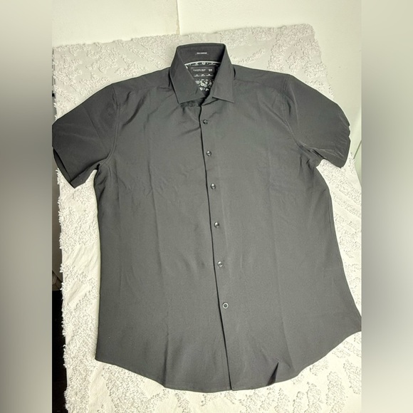 Men's Black Short Sleeve Shirt - Picture 1 of 5